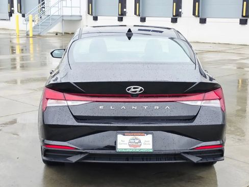Used 2023 Hyundai Elantra SEL w/ Cargo Package image 4