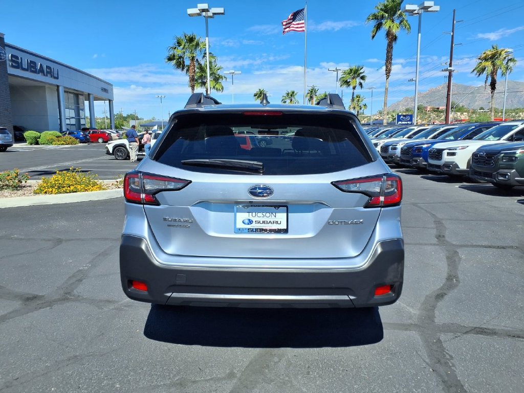 Used 2025 Subaru Outback Premium AWD/4WD image 10