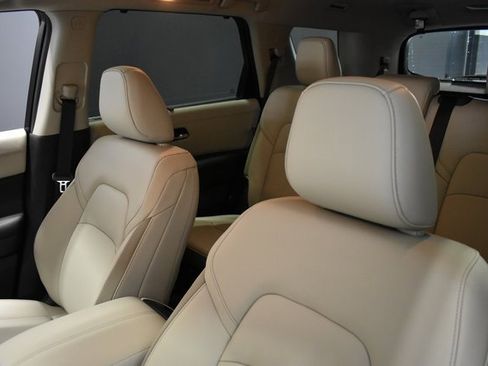 New 2025 Nissan Pathfinder SL image 16