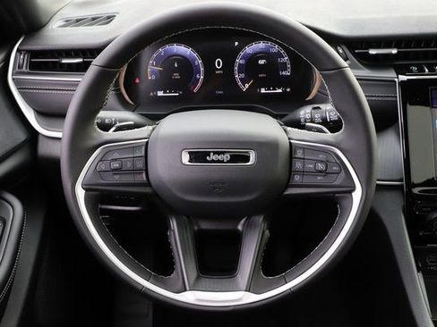 New 2025 Jeep Grand Cherokee Altitude image 21