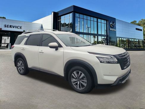 Used 2022 Nissan Pathfinder SL w/ Lighting Package (N92) AWD/4WD image 2