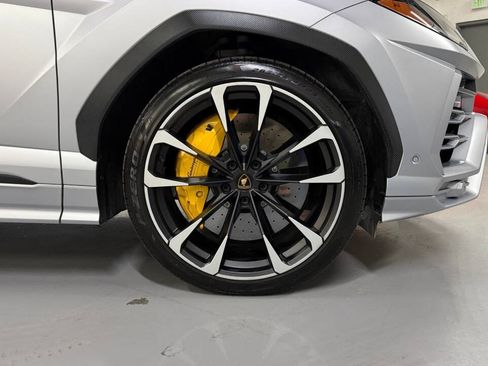 Used 2022 Lamborghini Urus AWD/4WD image 35