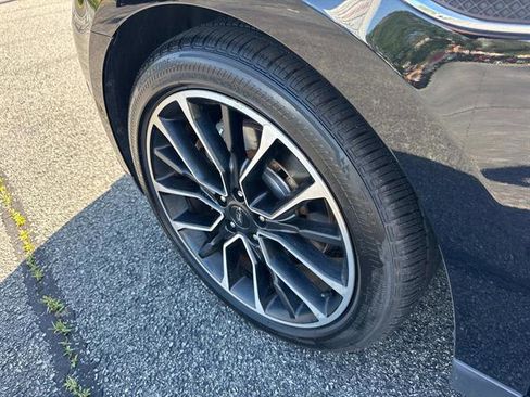 Used 2018 Ford Taurus SHO w/ Driver Assist Package image 11