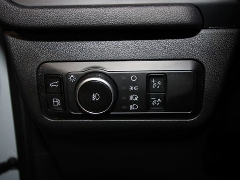 Used 2025 Ford Escape SE image 9