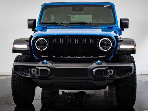 Used 2024 Jeep Wrangler Unlimited image 2