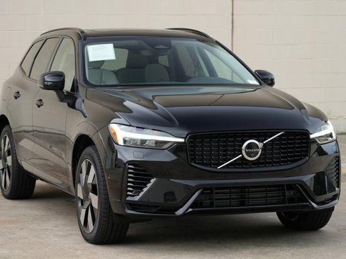 Used 2025 Volvo XC60 T8 Plus w/ Protection Package Premier AWD/4WD image 56