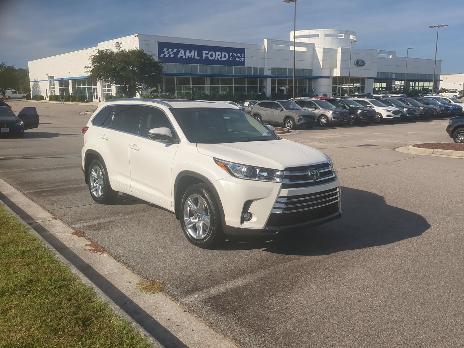 Used 2017 Toyota Highlander Limited AWD/4WD image 1
