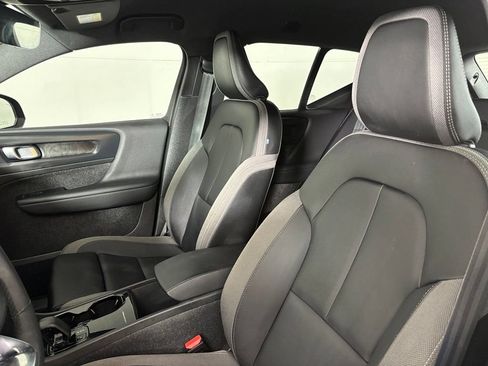 Used 2023 Volvo XC40 Recharge Core AWD/4WD image 18