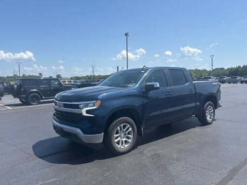 Used 2023 Chevrolet Silverado 1500 LT AWD/4WD image 4