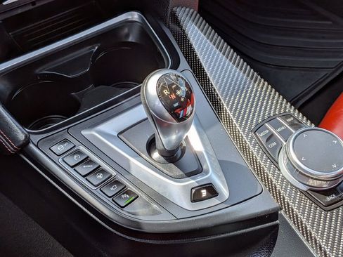 Used 2018 BMW M4 Convertible image 25