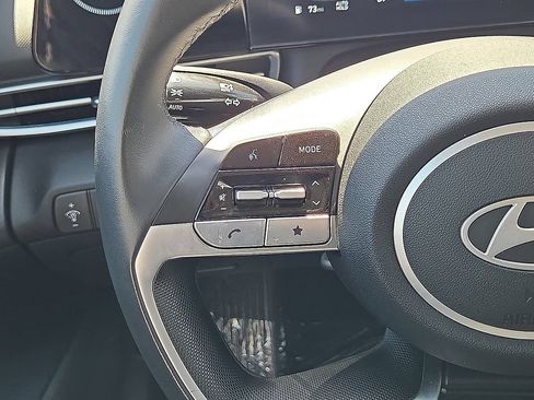 Used 2025 Hyundai Elantra Limited FWD image 18