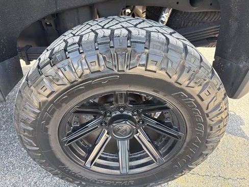 Used 2022 GMC Sierra 2500 AT4 w/ AT4 Preferred Package AWD/4WD image 11