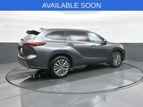Used 2021 Toyota Highlander Platinum AWD/4WD image 7