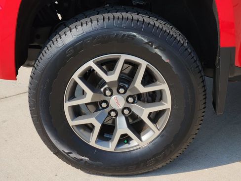 Used 2016 GMC Canyon SLE w/ All Terrain Package AWD/4WD image 13