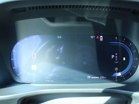 Used 2025 Volvo XC40 B5 Plus image 28