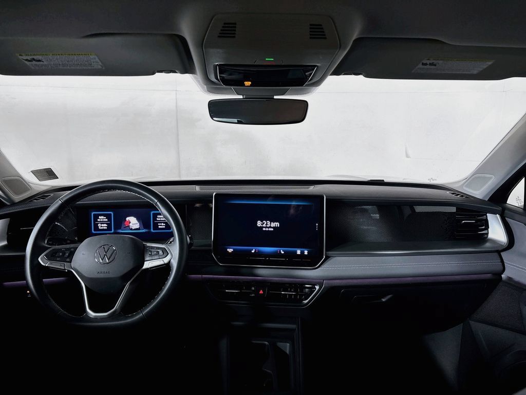 Certified 2025 Volkswagen Tiguan SE FWD image 13