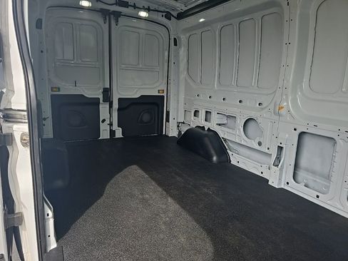 Used 2025 Ford Transit 250 148 Medium Roof RWD image 29