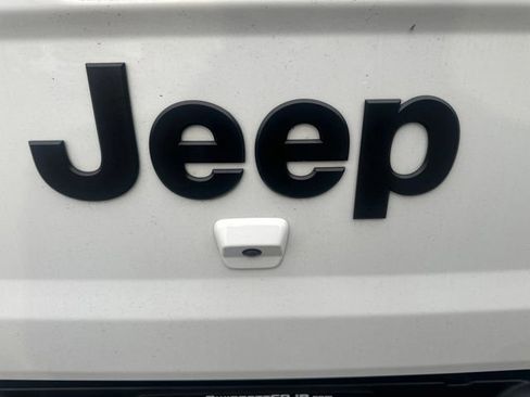 Used 2023 Jeep Gladiator Sport AWD/4WD image 19
