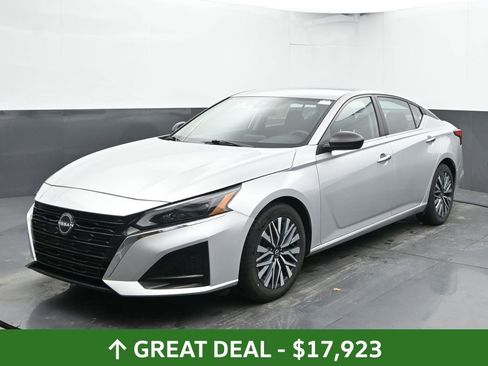 Used 2024 Nissan Altima 2.5 SV FWD image 7