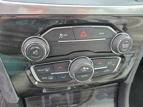 Used 2016 Chrysler 300 Limited RWD image 12