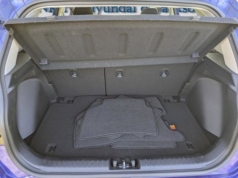 Certified 2024 Hyundai Venue SEL image 12