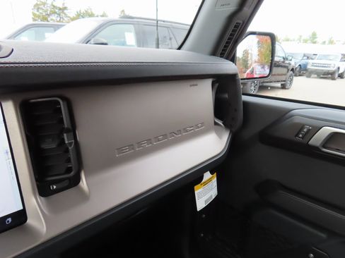 New 2025 Ford Bronco Outer Banks image 12