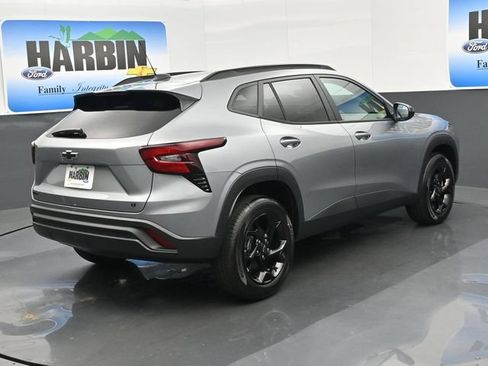New 2026 Chevrolet Trax LT w/ Driver Confidence Package FWD image 5