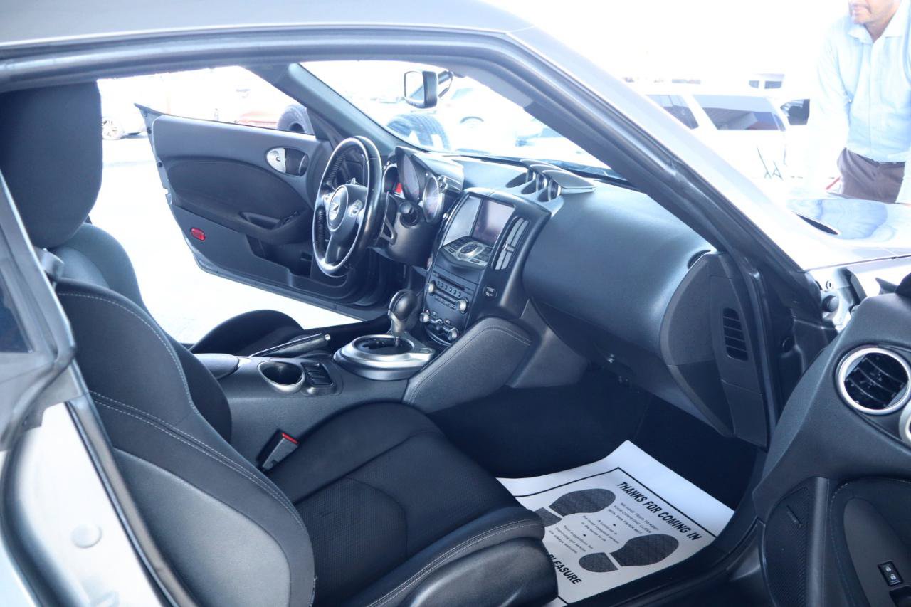 Used 2016 Nissan 370Z Coupe RWD image 36