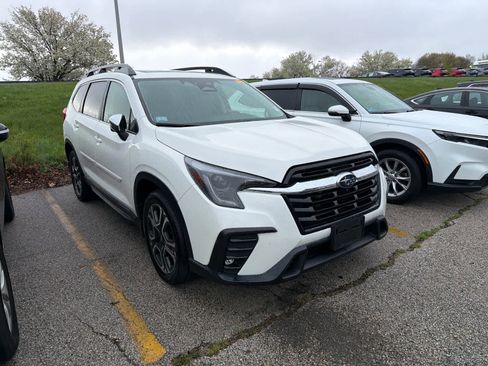Used 2023 Subaru Ascent Limited w/ Technology Package AWD/4WD image 3