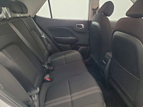 Used 2025 Hyundai Venue SEL image 19