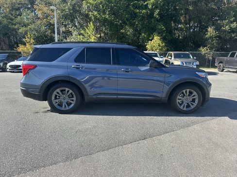 Used 2021 Ford Explorer XLT w/ Equipment Group 202A image 11