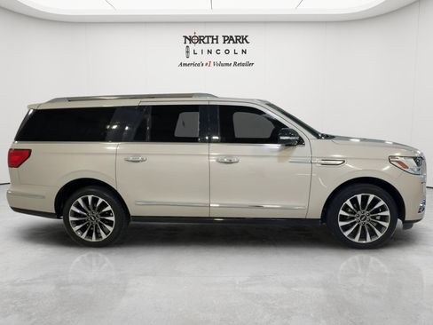 Used 2019 Lincoln Navigator L Select RWD image 4
