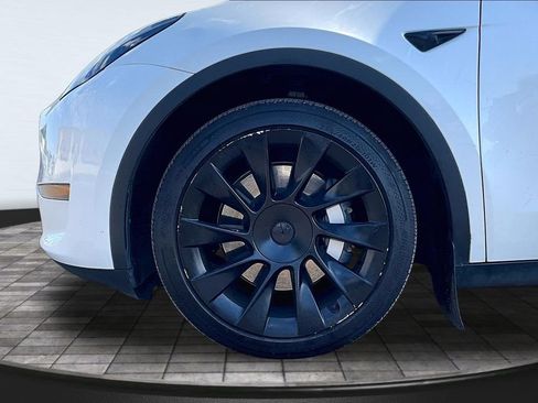 Used 2023 Tesla Model Y Long Range AWD/4WD image 5