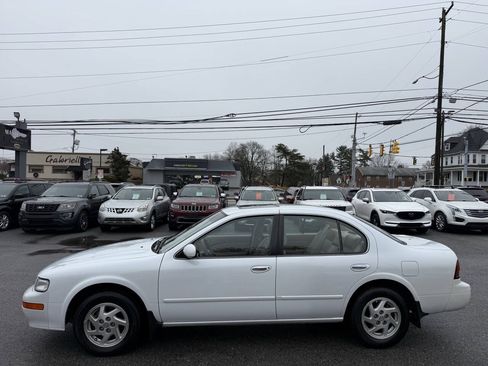 Used 1997 Nissan Maxima GLE FWD image 4