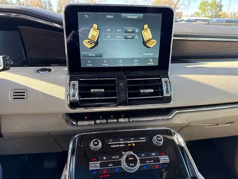 Used 2021 Lincoln Navigator Reserve w/ Luxury Package AWD/4WD image 17