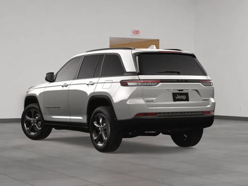 New 2025 Jeep Grand Cherokee Limited image 4