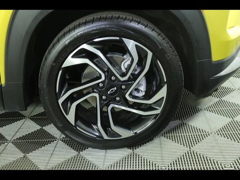 Used 2025 Chevrolet TrailBlazer RS w/ Convenience Package FWD image 12