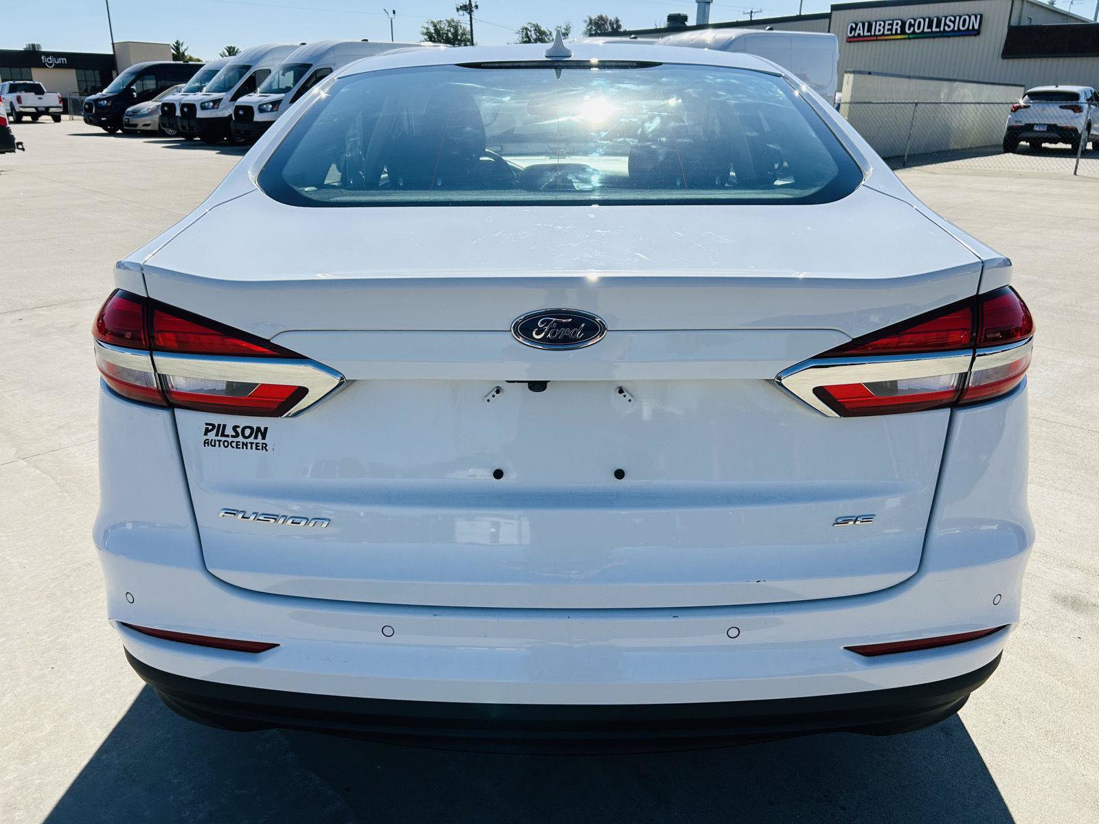 Used 2019 Ford Fusion SE FWD image 33