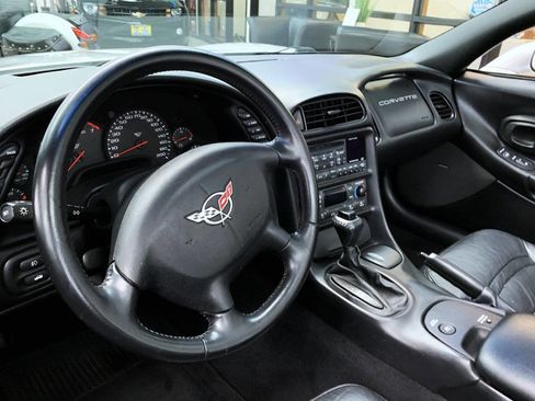 Used 2002 Chevrolet Corvette Convertible w/ Preferred Equipment Group2 image 9