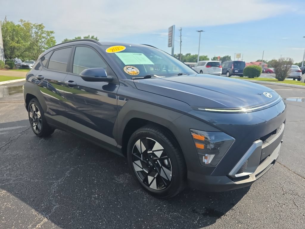Used 2025 Hyundai Kona SEL FWD image 4