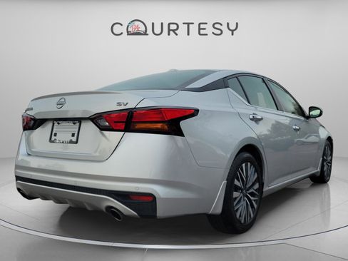 Certified 2024 Nissan Altima 2.5 SV w/ SV Premium Package image 5