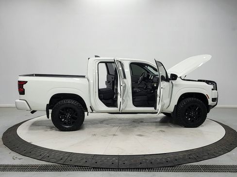 Used 2026 Nissan Frontier SV w/ All-Weather Content Package AWD/4WD image 16