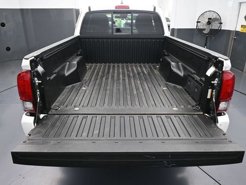Used 2022 Toyota Tacoma SR image 29