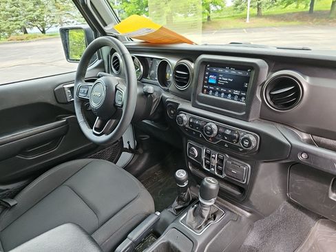 Used 2023 Jeep Wrangler Unlimited w/ Cold Weather Group AWD/4WD image 13