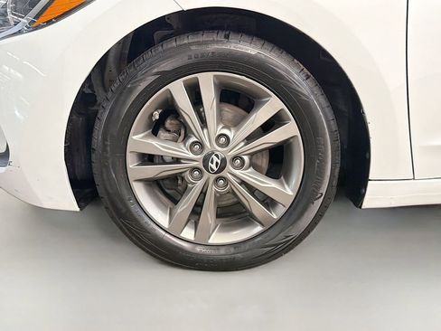 Used 2017 Hyundai Elantra SE image 29