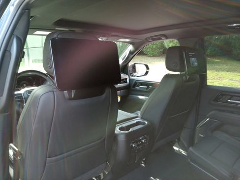 Used 2026 GMC Yukon Denali w/ Advanced Technology Package AWD/4WD image 26