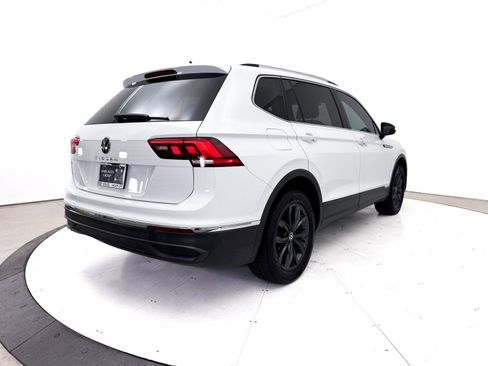 Used 2022 Volkswagen Tiguan SE FWD image 16