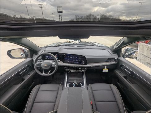 New 2026 Chevrolet Suburban Premier AWD/4WD image 20