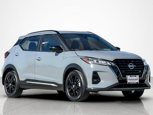 Used 2022 Nissan Kicks SR w/ Interior Electronics Package FWD image 7