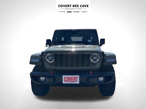 Used 2025 Jeep Wrangler Unlimited Rubicon image 3